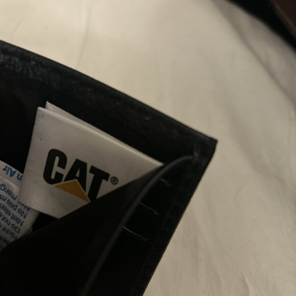 CAT caterpillar men’s black leather trifold wallet w/RFID protection shield Tin - Picture 14 of 15